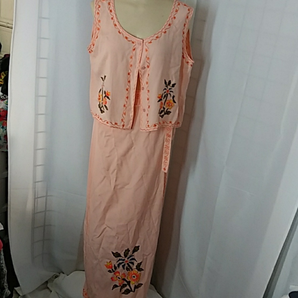 2 pc Embroidered Skirt set